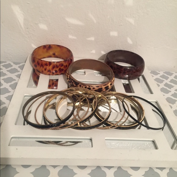 Bracelets and bangles - Picture 1 of 1